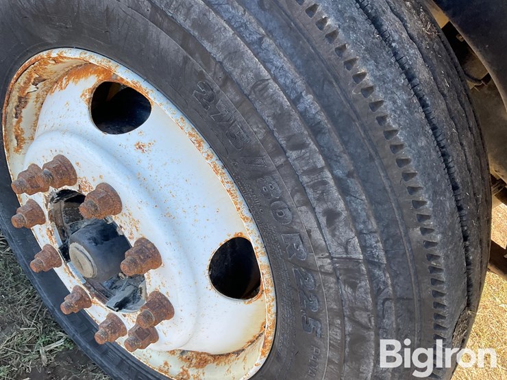 2004-freightliner-columbia-120-image-9