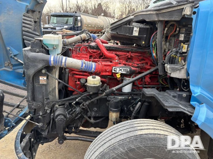 peterbilt-579-image-43