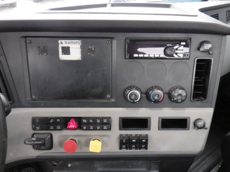 freightliner-cascadia-126-image-19