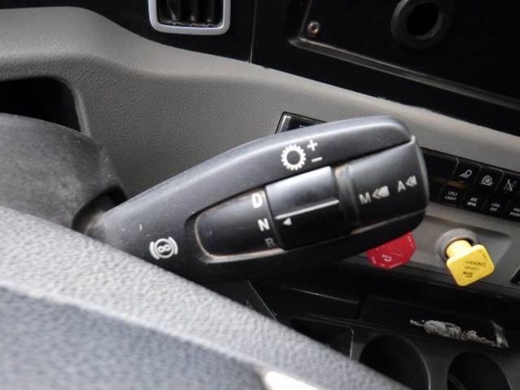 freightliner-cascadia-126-image-20