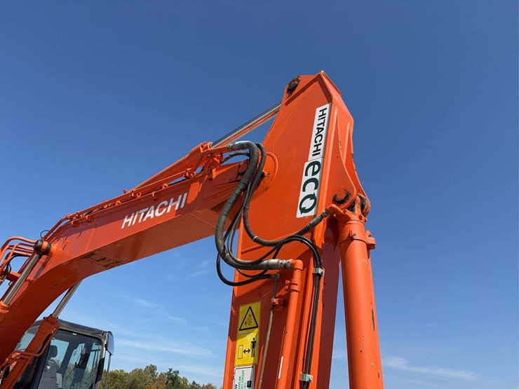 hitachi-225-excavator-image-46
