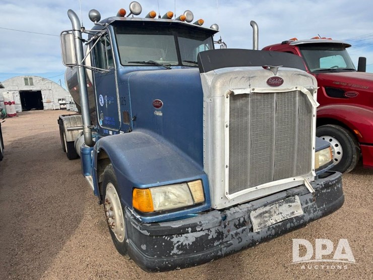 peterbilt-377-image-4