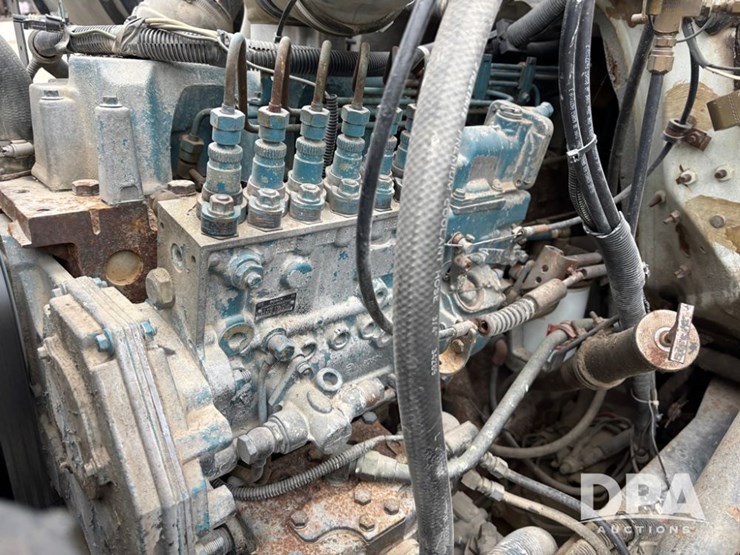 international-4900-image-35