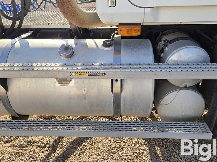 2002-mack-ch613-image-15