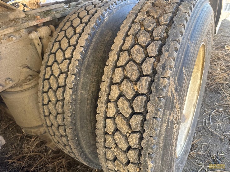 2007-volvo-vnl-semi-truck-image-20