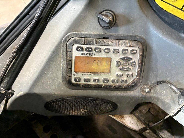 2023-bobcat-t770-image-32