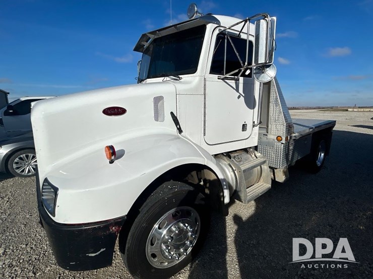 peterbilt-330-image-10