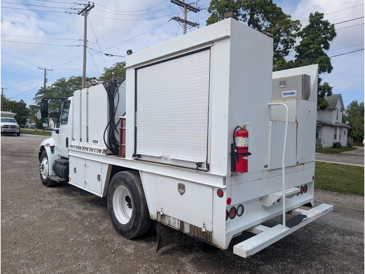 2005-international-durastar-4300-image-13