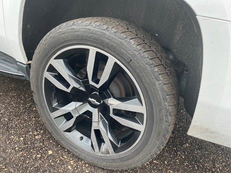 2019-chevrolet-suburban-image-20