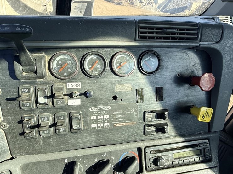 2007-freightliner-columbia-120-image-59