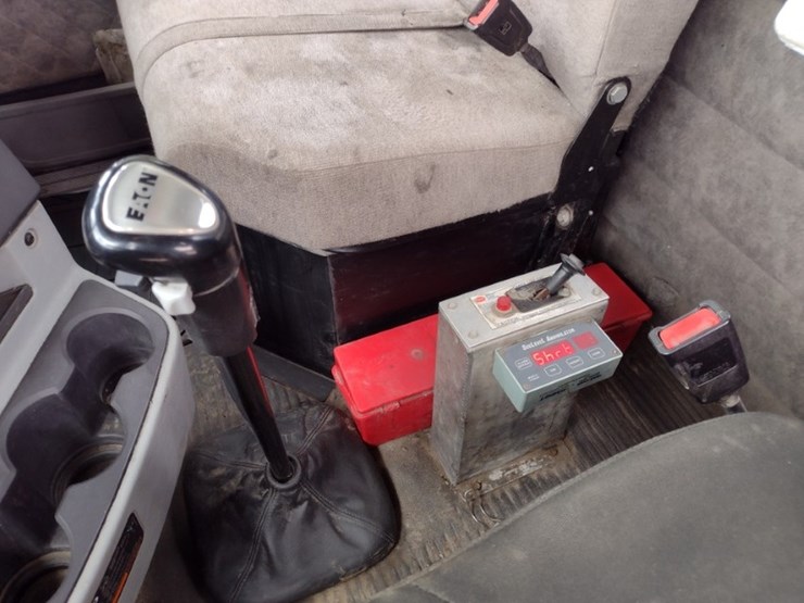 freightliner-122sd-image-14