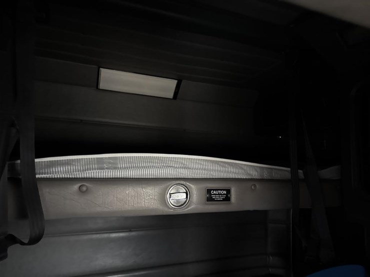 1999-peterbilt-379-image-87