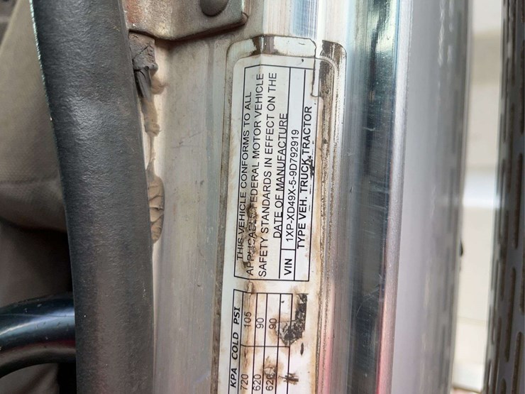 2009-peterbilt-389-image-7