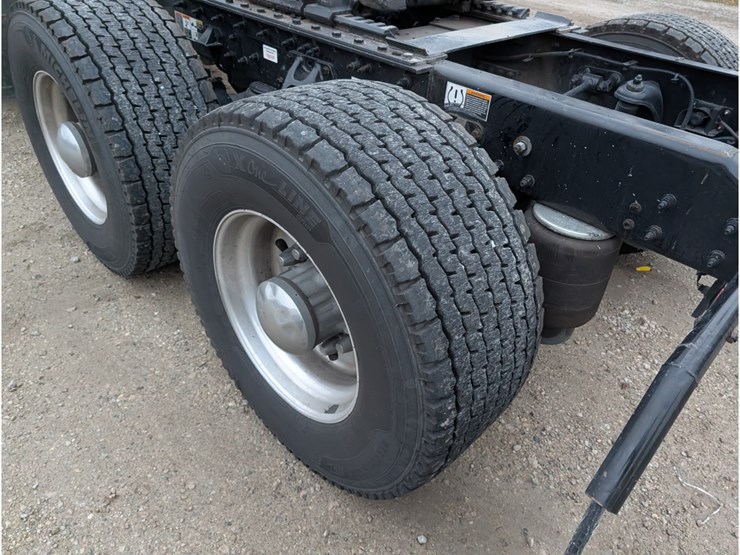 2020-kenworth-t880-image-11