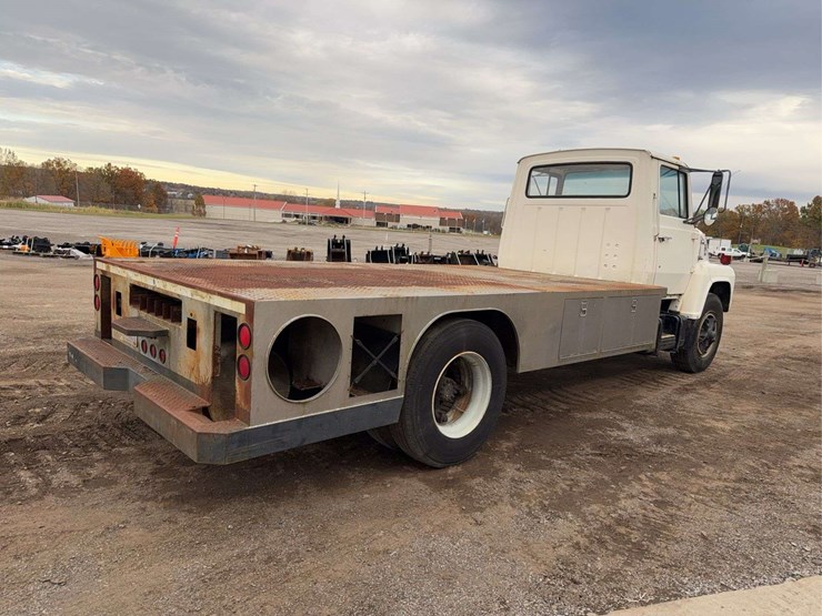 1981-ford-ln700-image-3