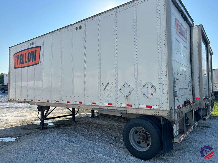 2014-stoughton-28-ft-image-3