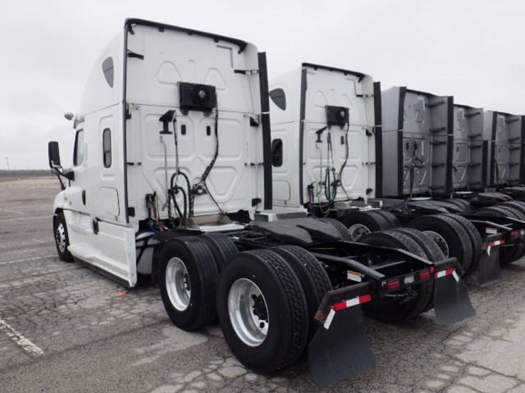 freightliner-cascadia-125-image-16