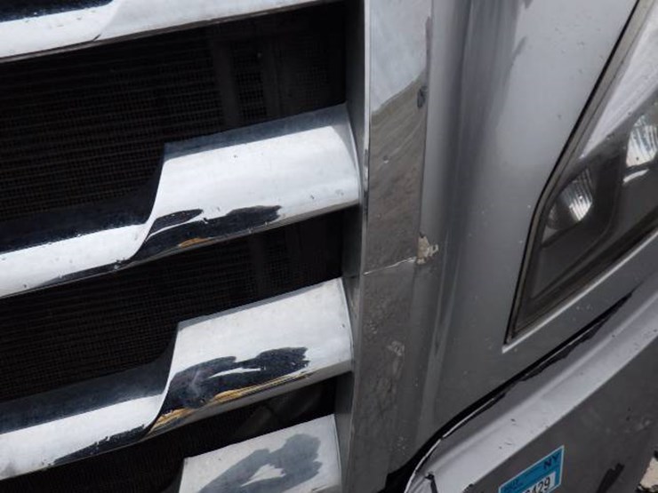 freightliner-cascadia-126-image-4