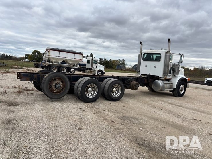 peterbilt-378-image-13