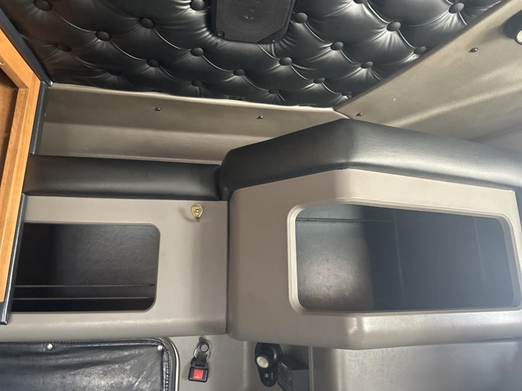 2009-kenworth-t800-image-47