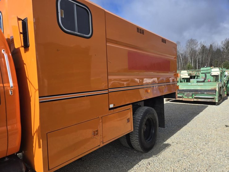 2015-ford-f650-image-13