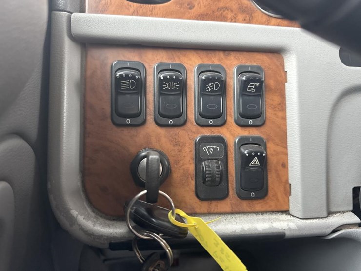 2007-peterbilt-385-image-28