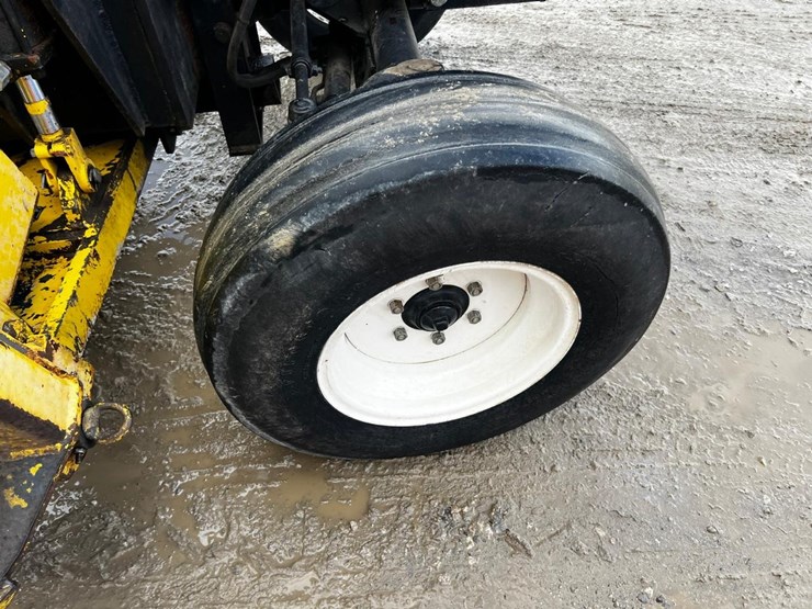 new-holland-tn70a-image-22