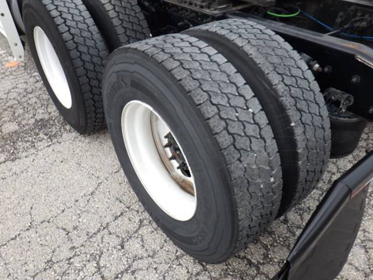 freightliner-cascadia-126-image-16