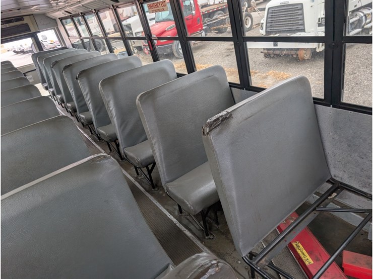 2012-freightliner-b2-image-23