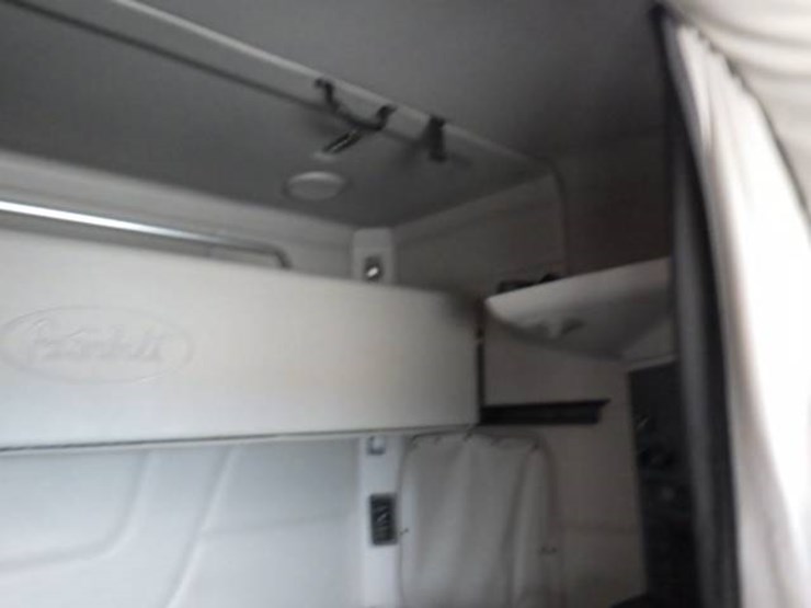 peterbilt-579-image-7