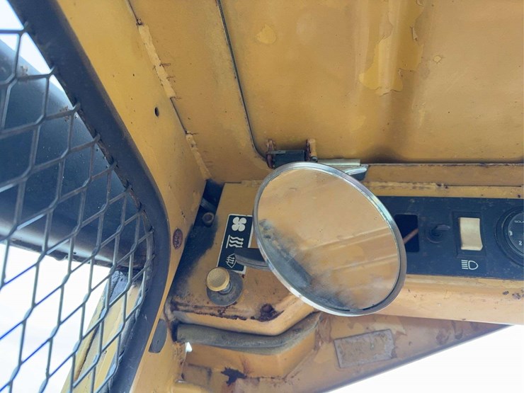 new-holland-l783-image-27