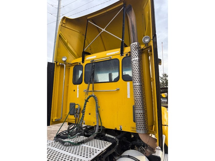 2019-kenworth-t880-image-15