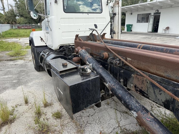 1999-mack-rd600-image-11