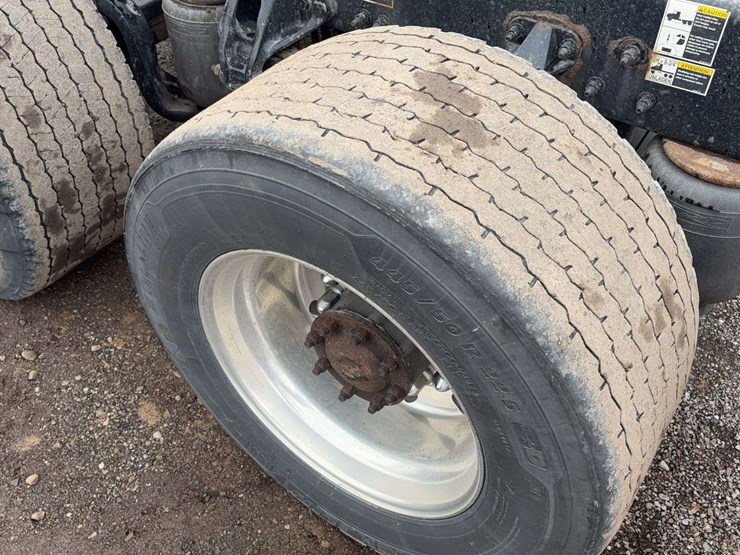 2018-peterbilt-579-image-5