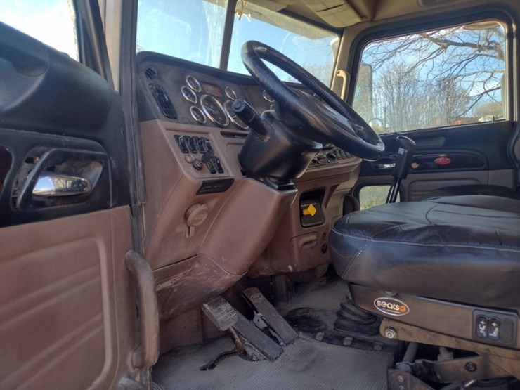 peterbilt-389-image-15