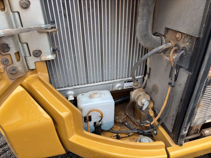 2023-caterpillar-303-image-27