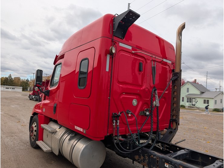 2019-freightliner-cascadia-125-image-13