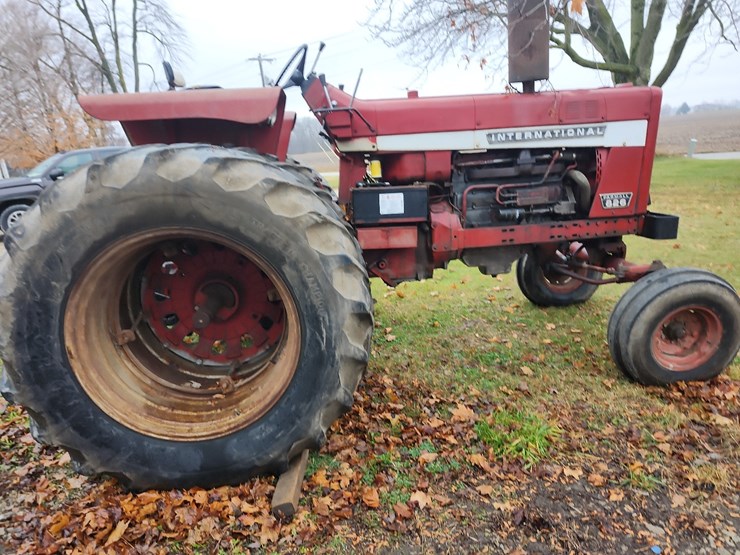 1969-ih-826-diesel-tractor-image-10