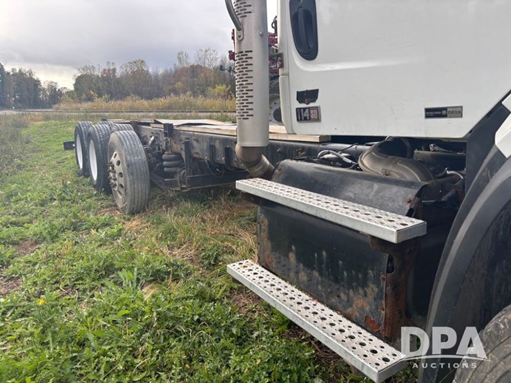 freightliner-114sd-image-35