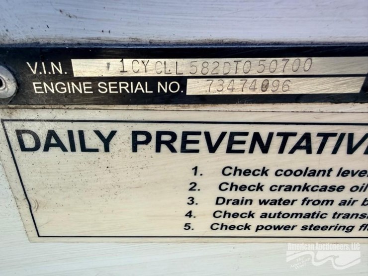 2013-crane-carrier-co.-garbage-truck-image-18