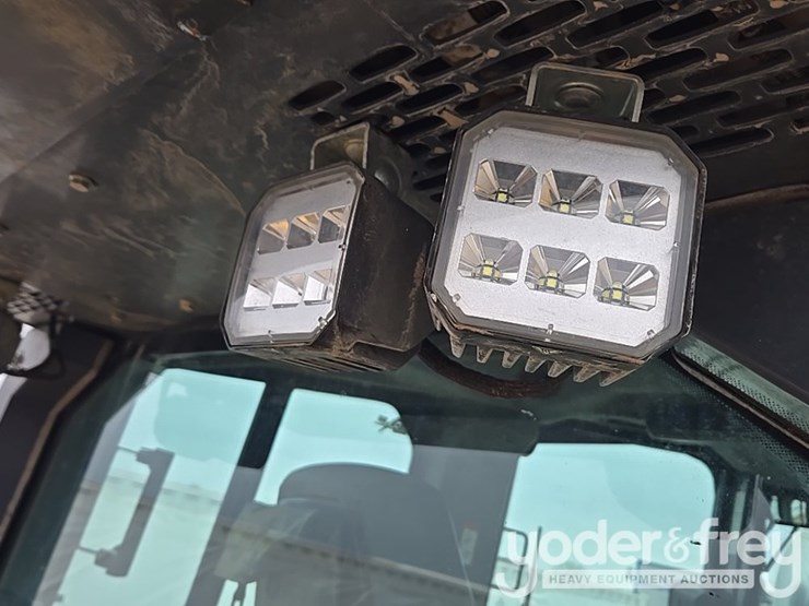 2019-deere-850l-lgp-image-147