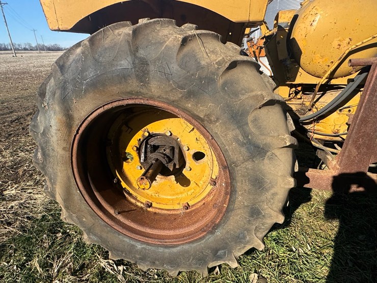 minneapolis-moline-m670-image-7