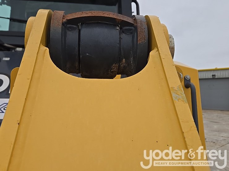 2019-deere-850l-lgp-image-54