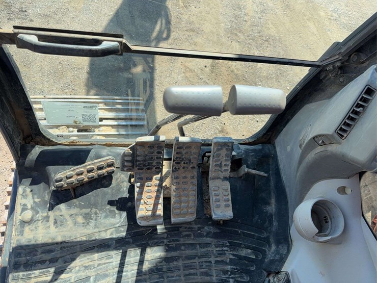 hitachi-225-excavator-image-54