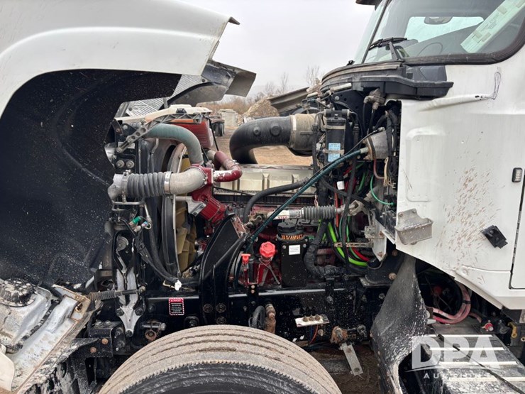 2017-mack-pinnacle-chu613-image-48