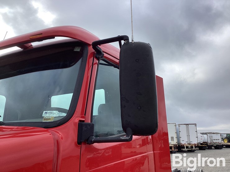 2002-volvo-vnl-t/a-truck-tractor-image-15