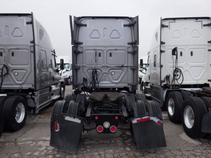 2019-freightliner-cascadia-125-image-18