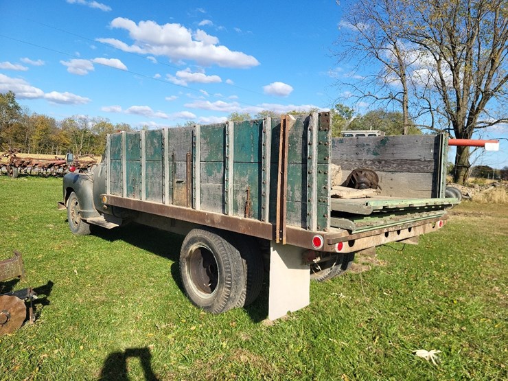 1953-gmc-354-24-round-top-cab-single-axle-grain-truck--needs-axle-shaft-image-3
