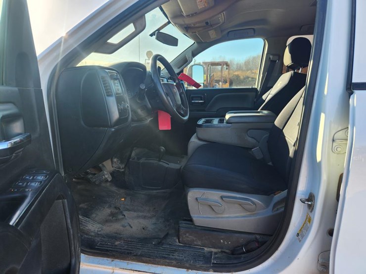 2017-chevrolet-2500-image-38