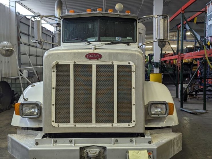 2009-peterbilt-365-image-2